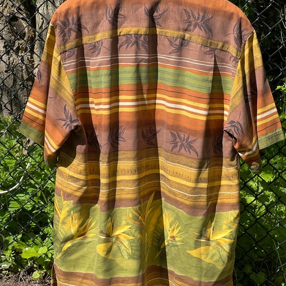 Tommy Bahama Hawaiian Print Button Up Silk Shirt Size Medium - Picture 2 of 8